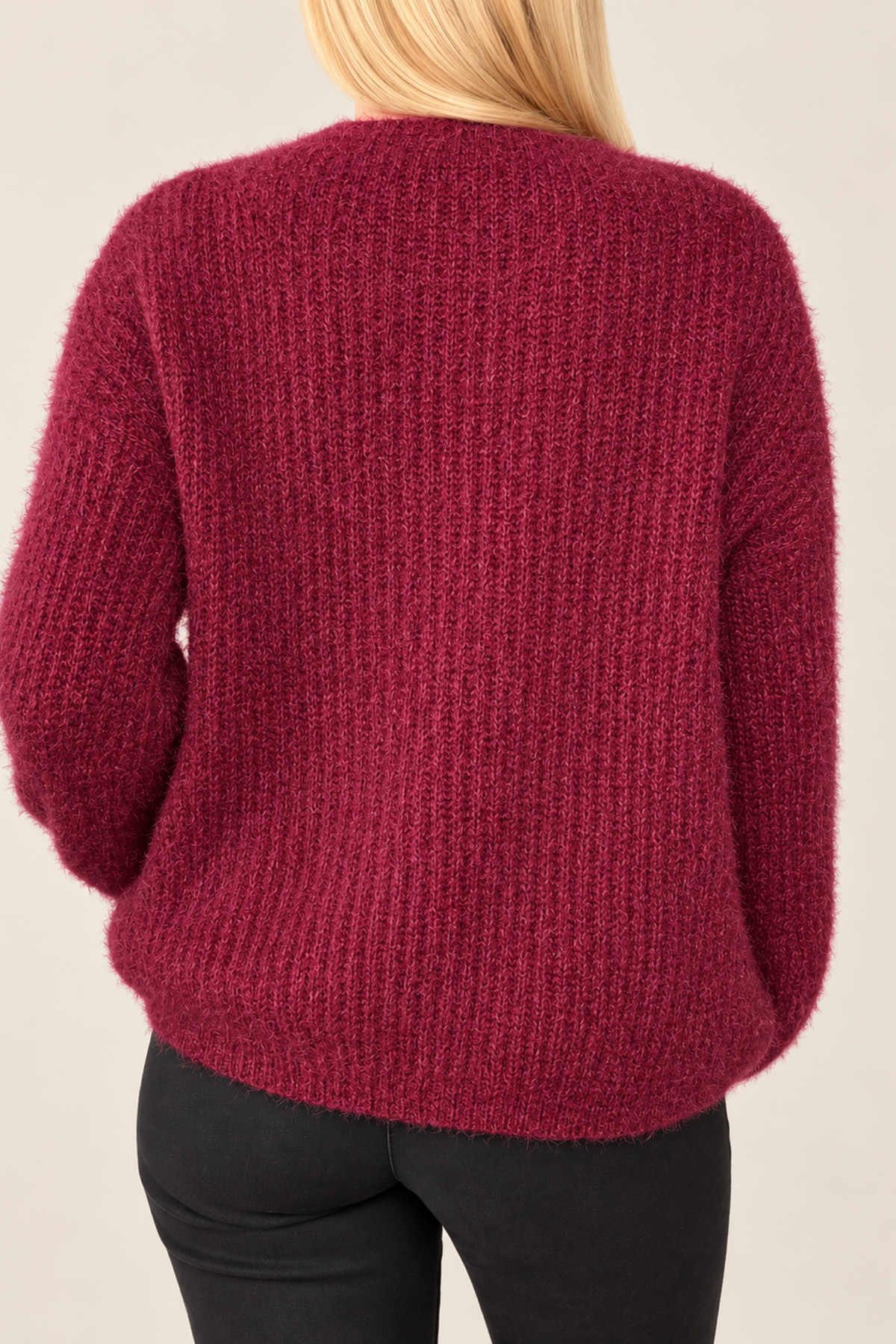 Mīksts un pūkains adīts džemperis bordo