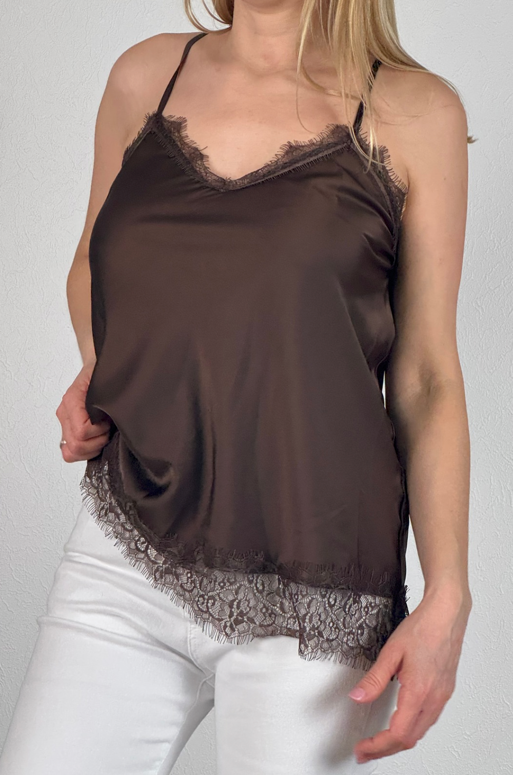 Brūns elegants tops ar mežģīni