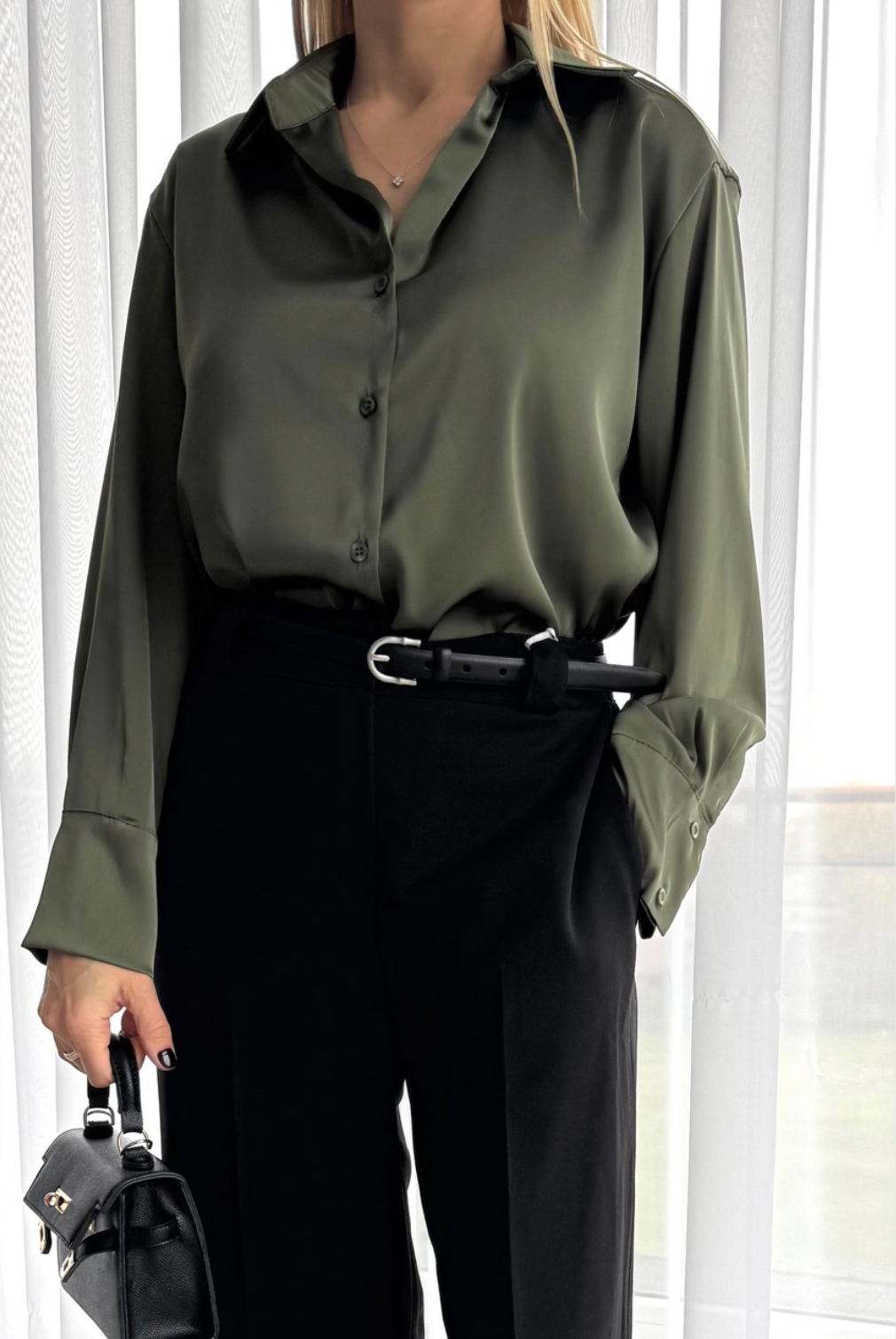 Elegants Olīvzaļš Brīvā Piegriezuma Krekls