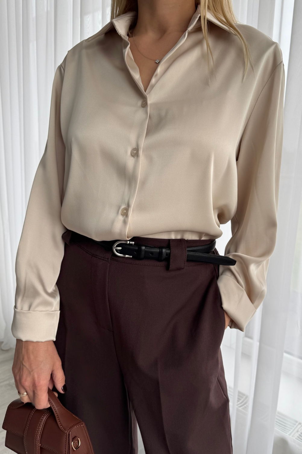 Elegants Maigi Gaišs Krekls