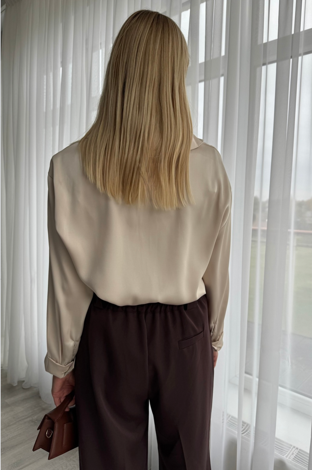 Elegants Maigi Gaišs Krekls