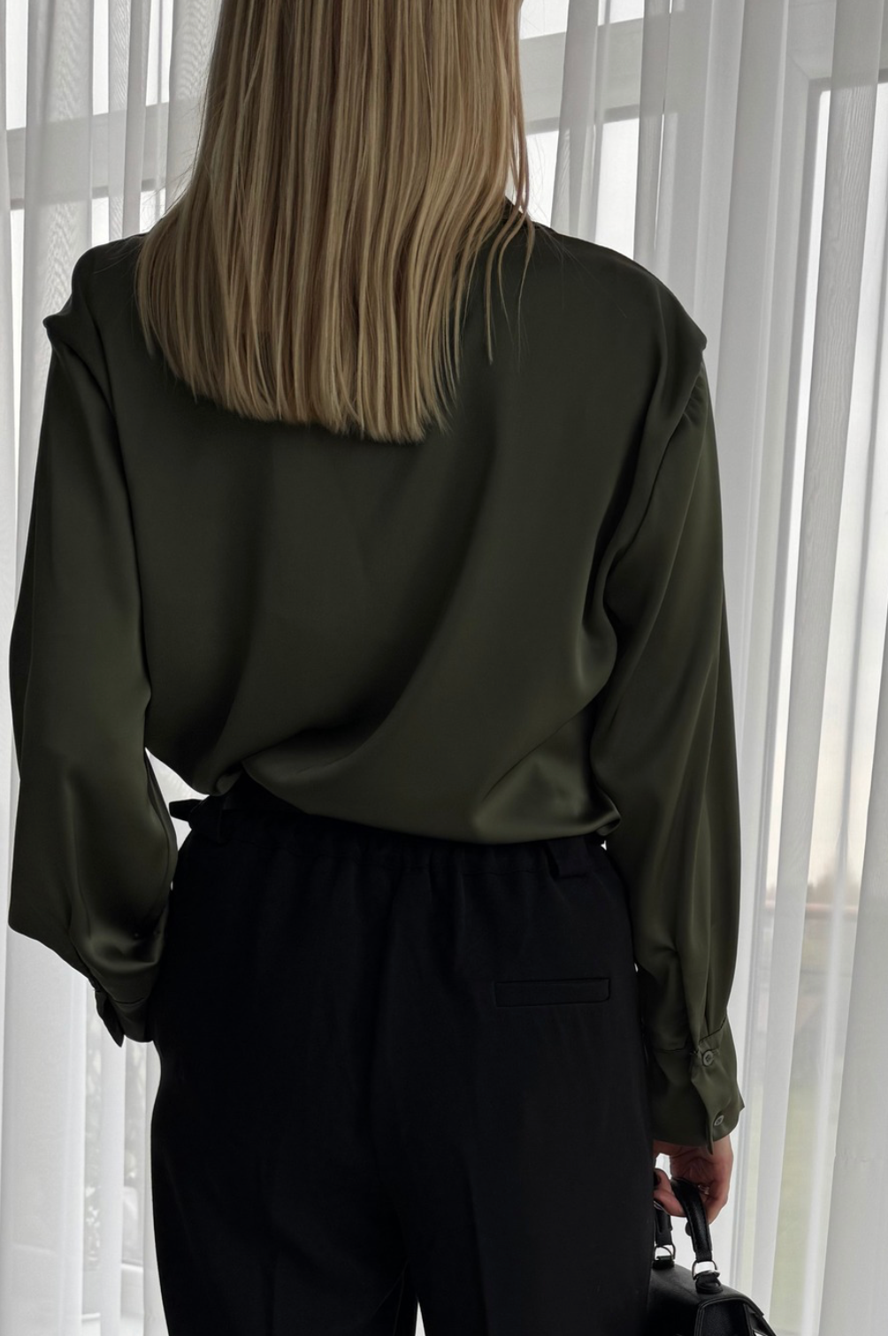 Elegants Olīvzaļš Brīvā Piegriezuma Krekls